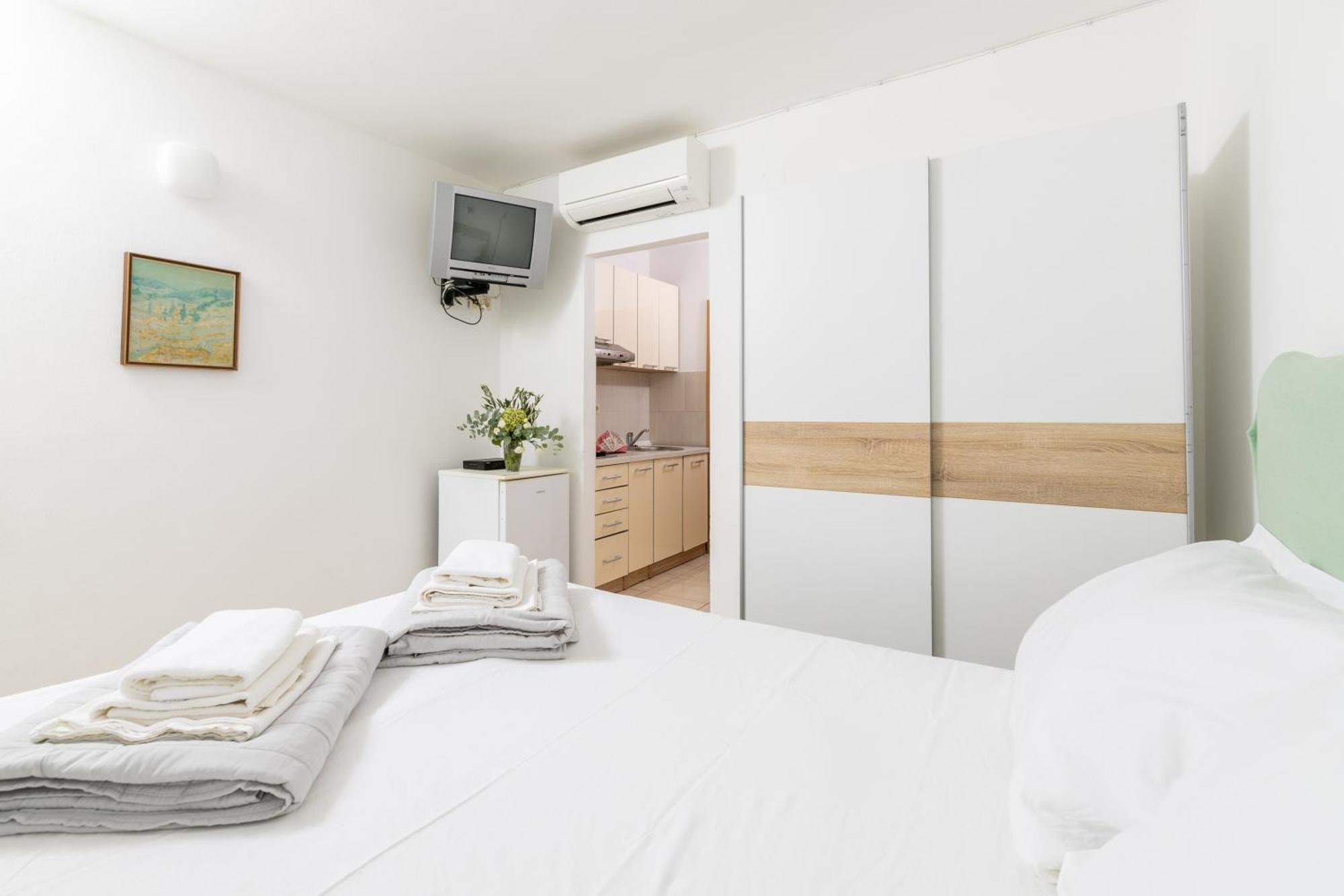Apartmani Ruzica Zastražišće 外观 照片