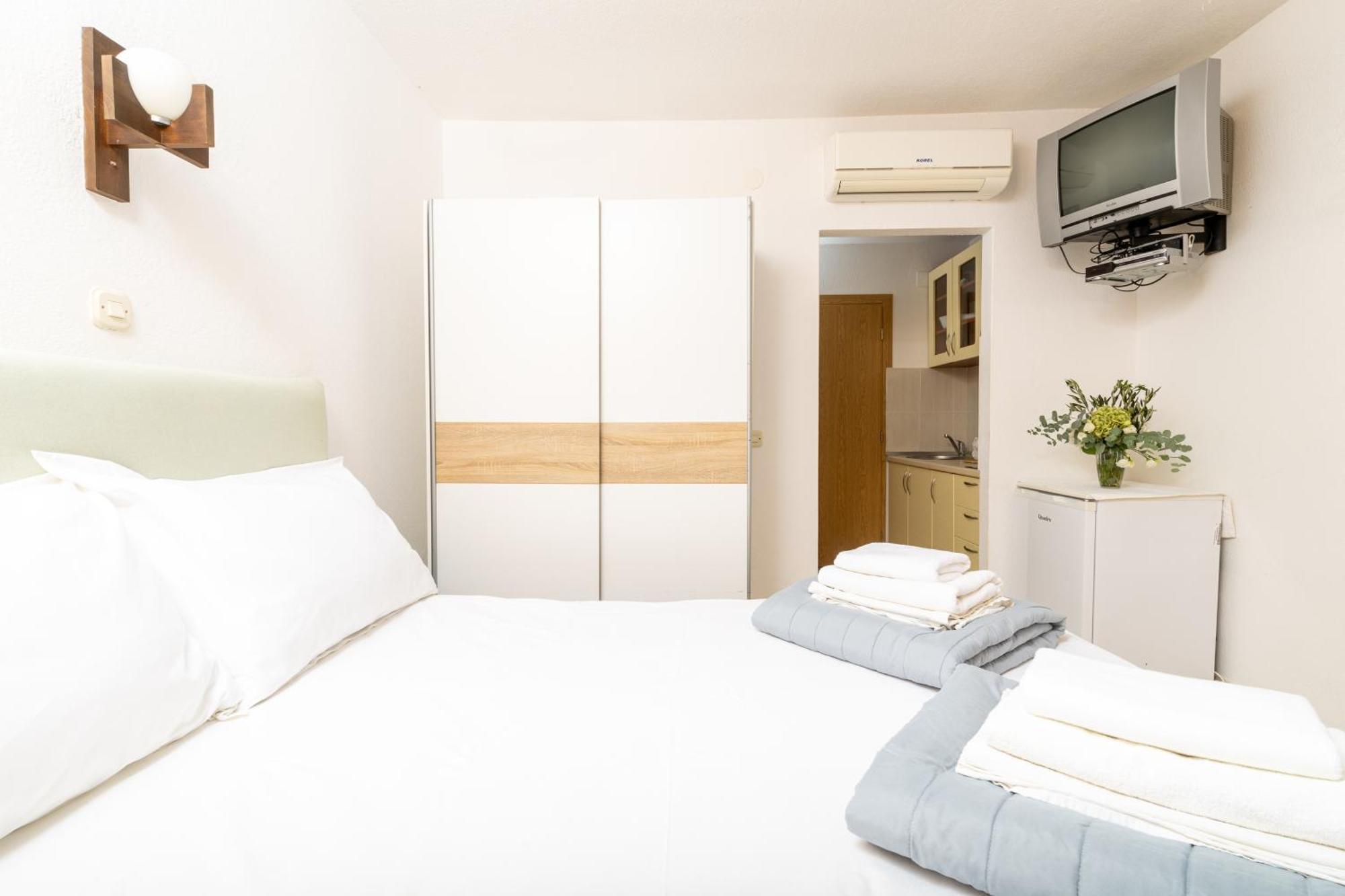 Apartmani Ruzica Zastražišće 外观 照片