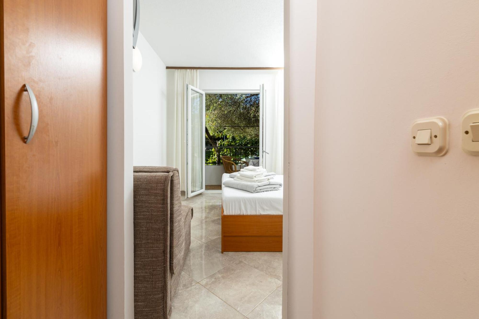 Apartmani Ruzica Zastražišće 外观 照片