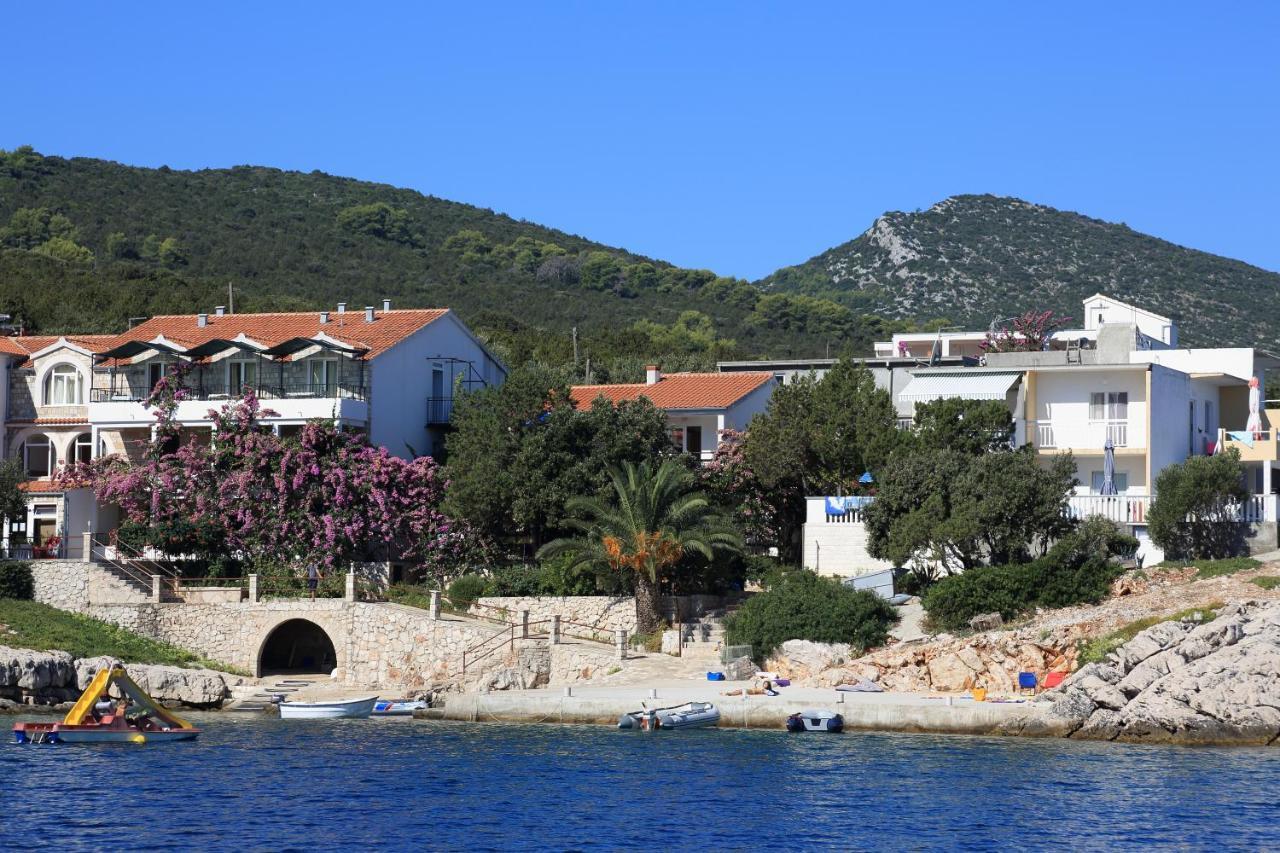 Apartmani Ruzica Zastražišće 外观 照片